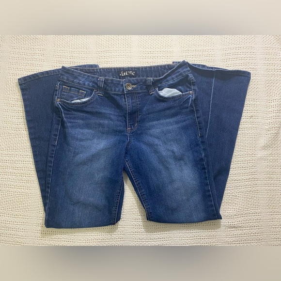 L.E.I. Sophia Hipster Flare Women's Junior Size 9 Short Jeans - Picture 2 of 9